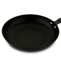 Patelnia żeliwna duża emaliowana z drewnianym uchwytem 28cm 18846